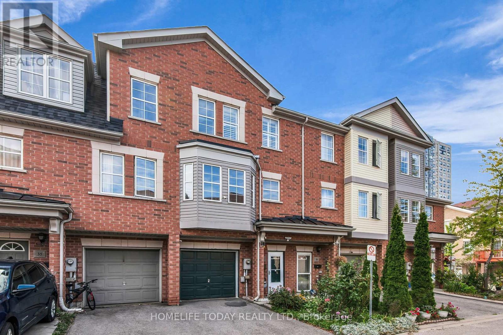 2nd & 3rd Floor - 33 Archibald Mews, Toronto, Ontario  M1P 0A5 - Photo 2 - E12388257