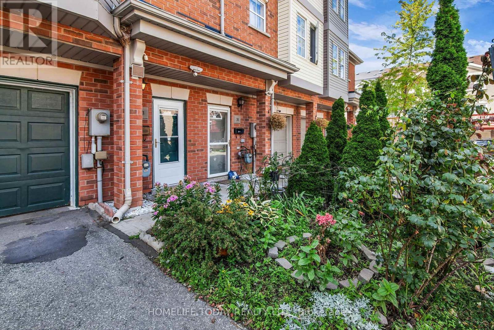 2nd & 3rd Floor - 33 Archibald Mews, Toronto, Ontario  M1P 0A5 - Photo 3 - E12388257