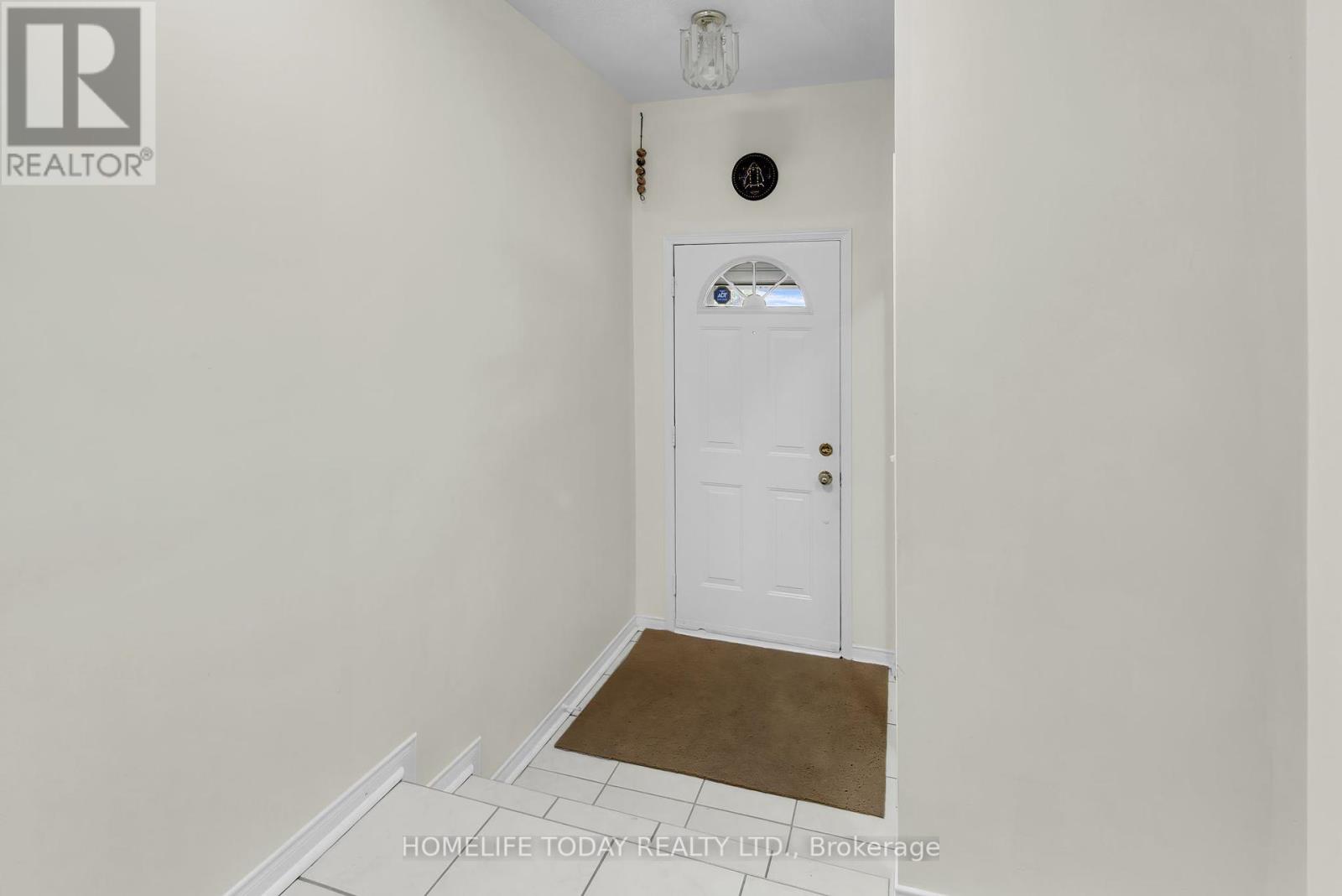 2nd & 3rd Floor - 33 Archibald Mews, Toronto, Ontario  M1P 0A5 - Photo 5 - E12388257