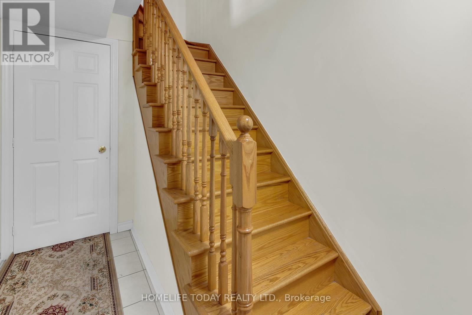 2nd & 3rd Floor - 33 Archibald Mews, Toronto, Ontario  M1P 0A5 - Photo 7 - E12388257