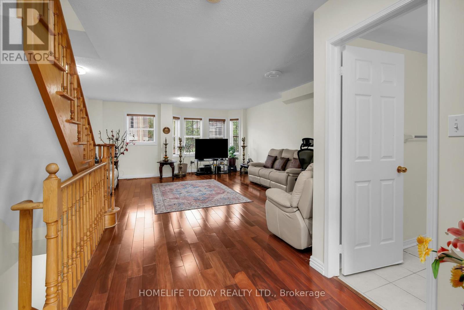 2nd & 3rd Floor - 33 Archibald Mews, Toronto, Ontario  M1P 0A5 - Photo 8 - E12388257