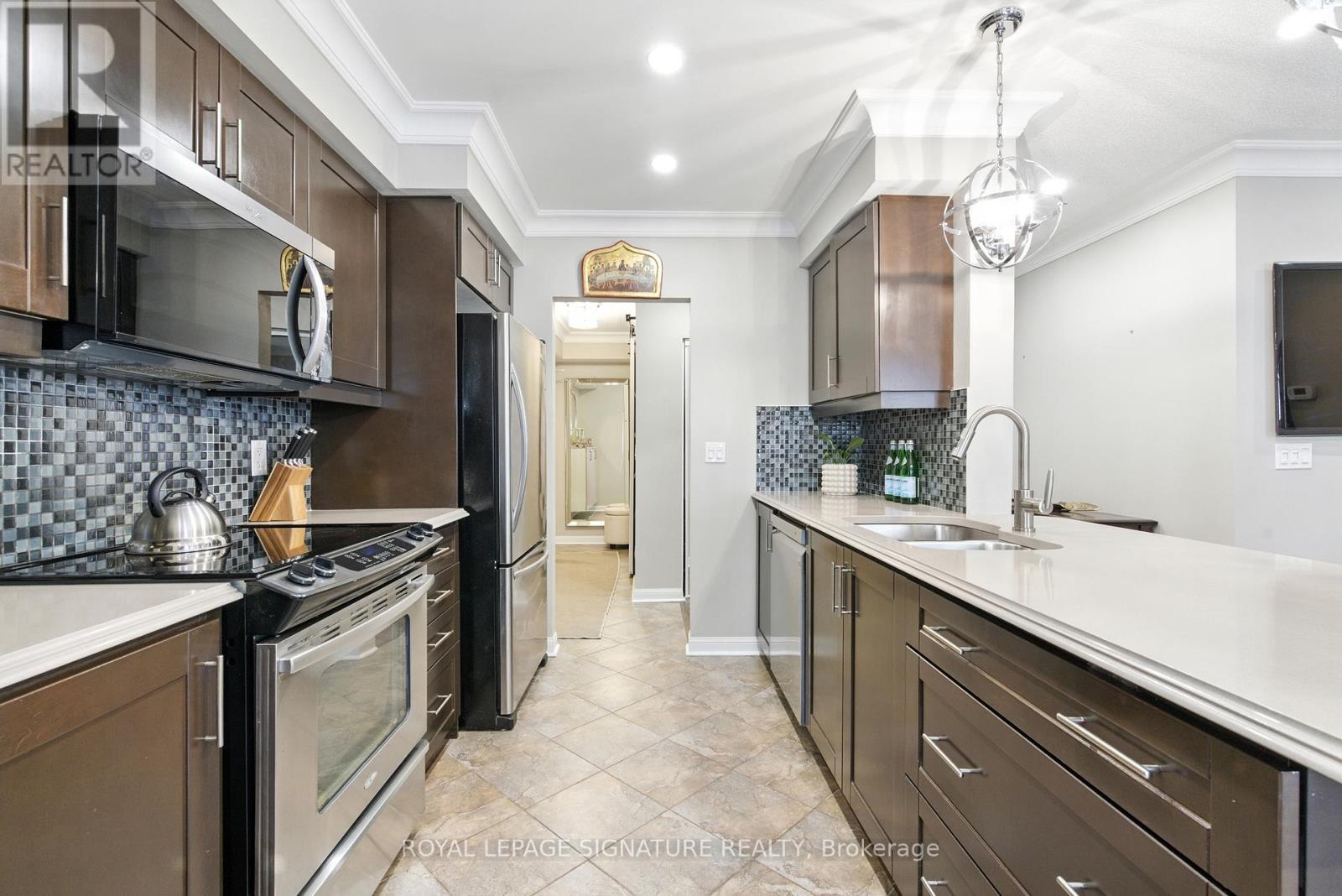 106 - 10 Mendelssohn Street, Toronto (Clairlea-Birchmount), Ontario  M1L 0G7 - Photo 3 - E12388270