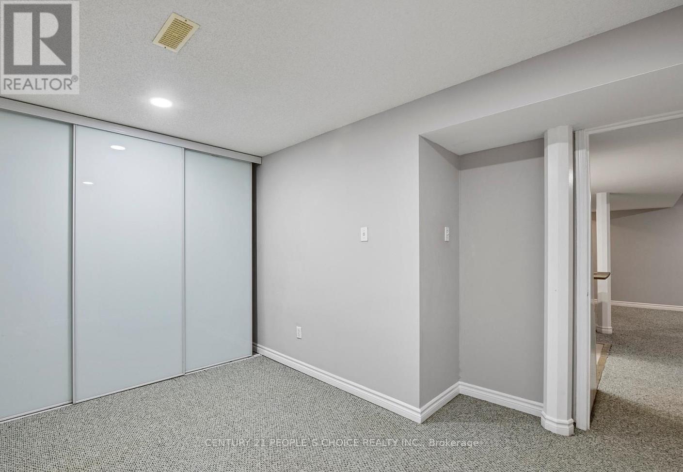 5594 Taw (Basement) Avenue, Mississauga, Ontario  L5V 2B1 - Photo 3 - W12386896