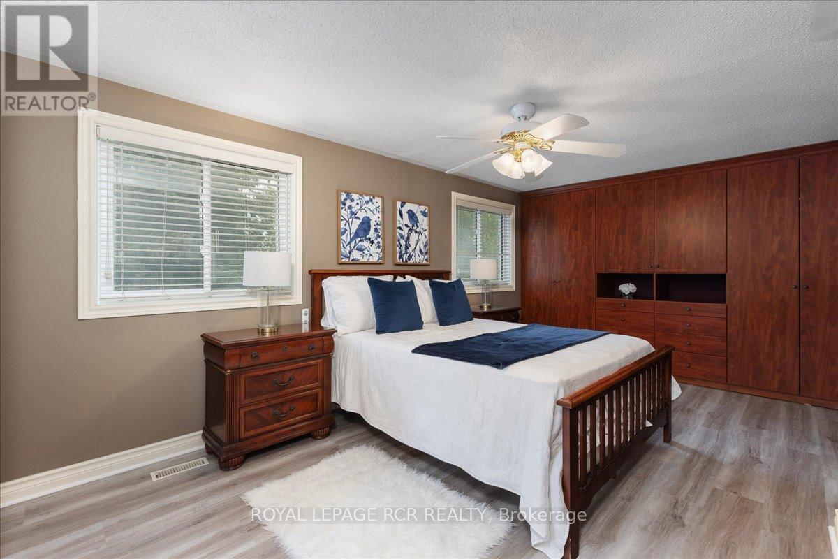 3 Royal Oak Road, East Gwillimbury (Mt Albert), Ontario  L0G 1M0 - Photo 15 - N12388093