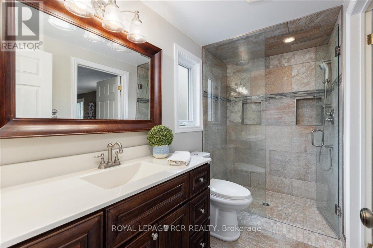 3 Royal Oak Road, East Gwillimbury (Mt Albert), Ontario  L0G 1M0 - Photo 17 - N12388093