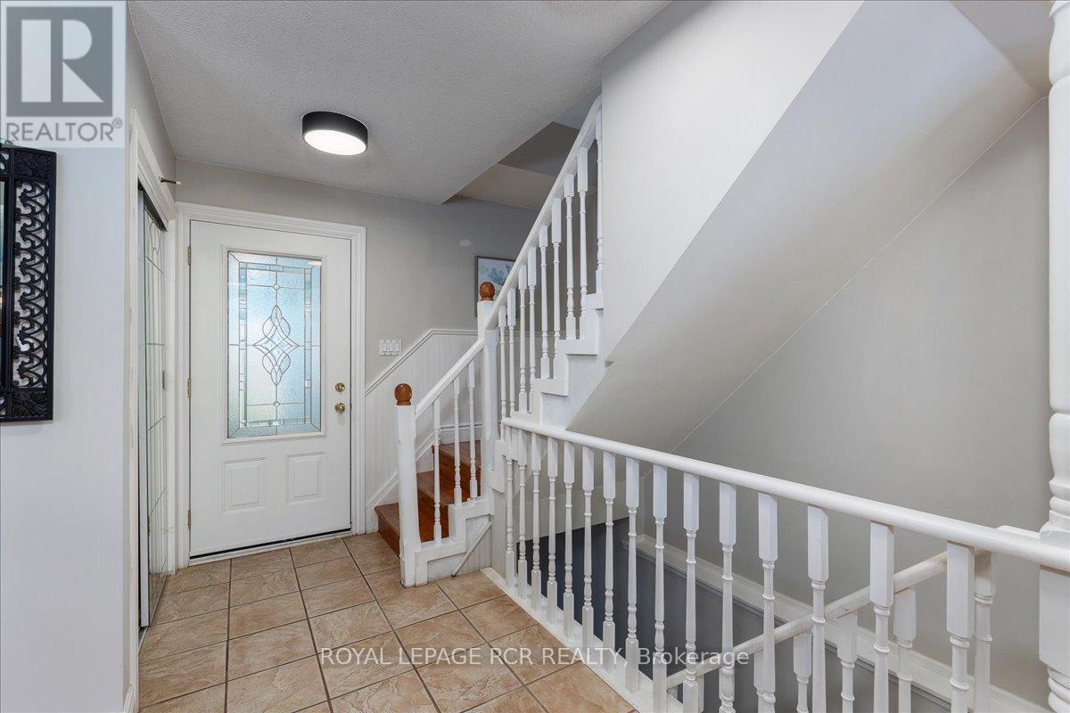 3 Royal Oak Road, East Gwillimbury (Mt Albert), Ontario  L0G 1M0 - Photo 6 - N12388093
