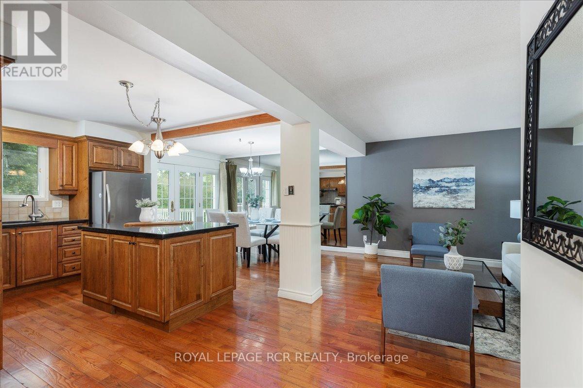 3 Royal Oak Road, East Gwillimbury (Mt Albert), Ontario  L0G 1M0 - Photo 7 - N12388093
