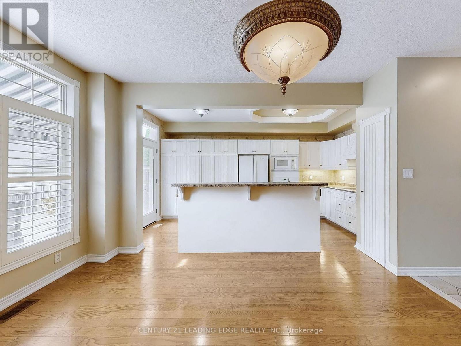 977 Lake Drive E, Georgina (Sutton & Jackson's Point), Ontario  L0E 1L0 - Photo 11 - N12388114