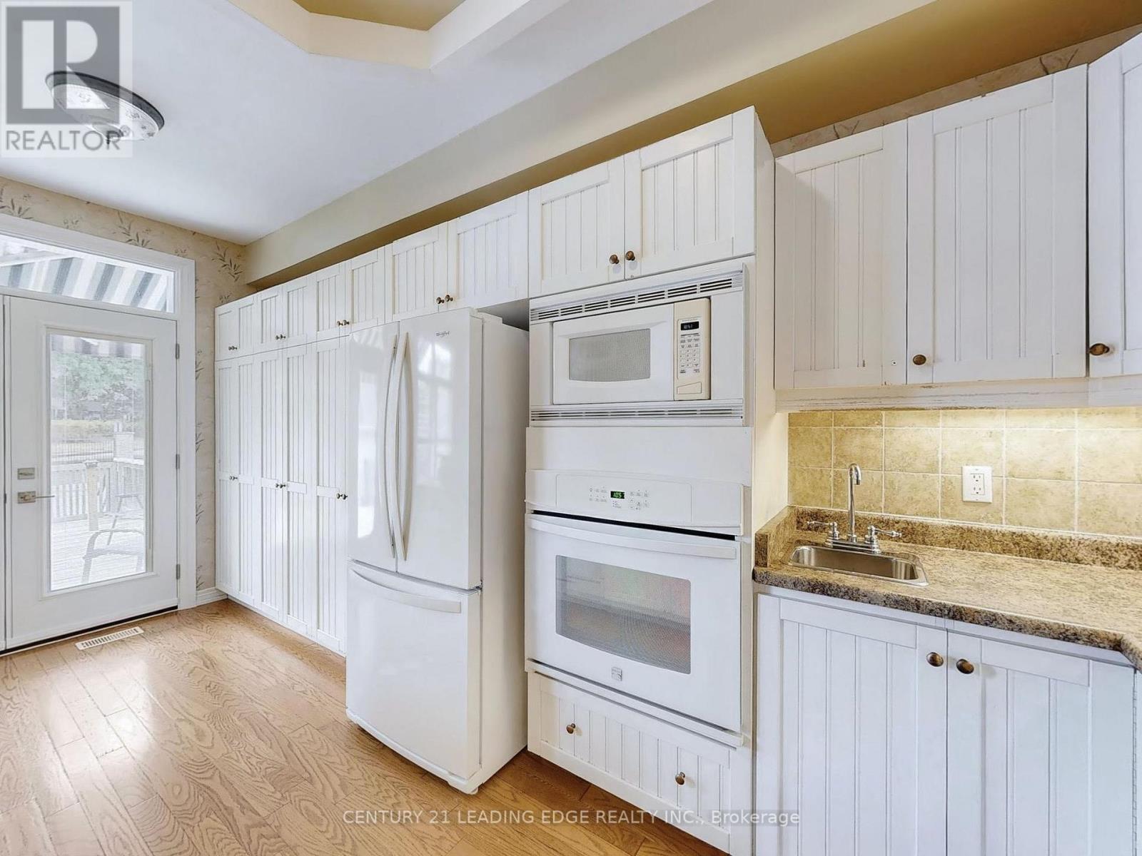977 Lake Drive E, Georgina (Sutton & Jackson's Point), Ontario  L0E 1L0 - Photo 13 - N12388114
