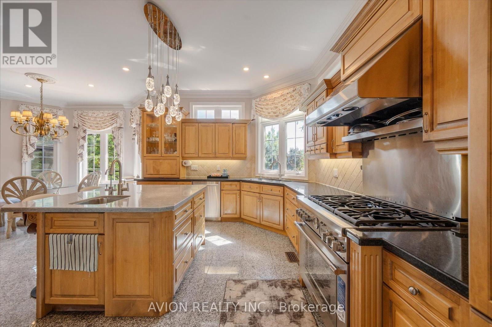 37 Frybrook Crescent, Richmond Hill (Bayview Hill), Ontario  L4B 4B9 - Photo 12 - N12388156