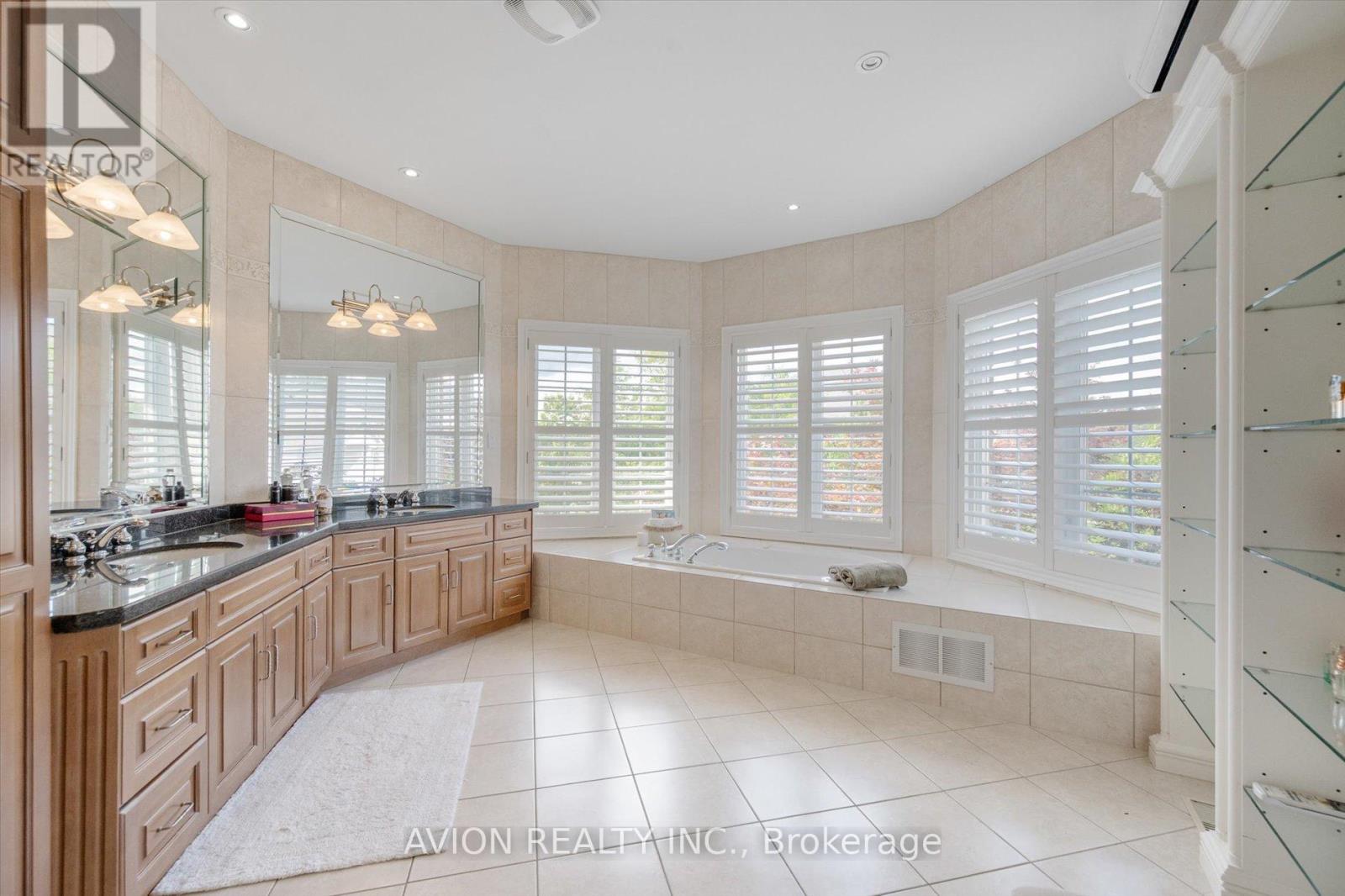 37 Frybrook Crescent, Richmond Hill (Bayview Hill), Ontario  L4B 4B9 - Photo 22 - N12388156