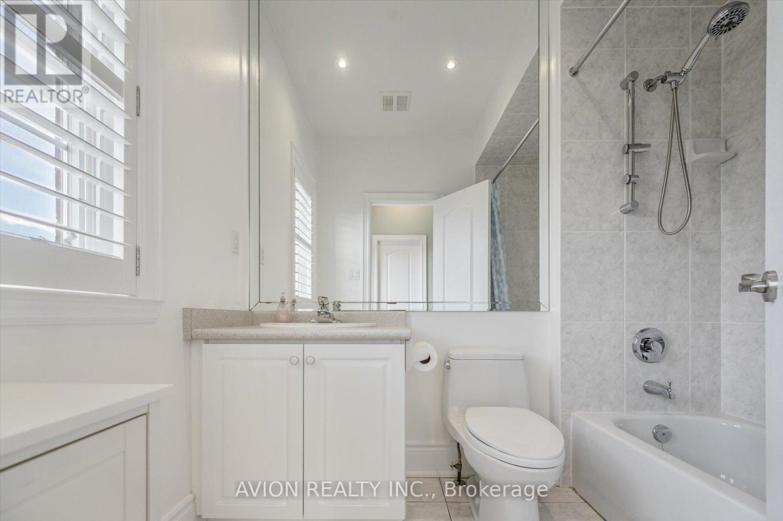 37 Frybrook Crescent, Richmond Hill (Bayview Hill), Ontario  L4B 4B9 - Photo 26 - N12388156