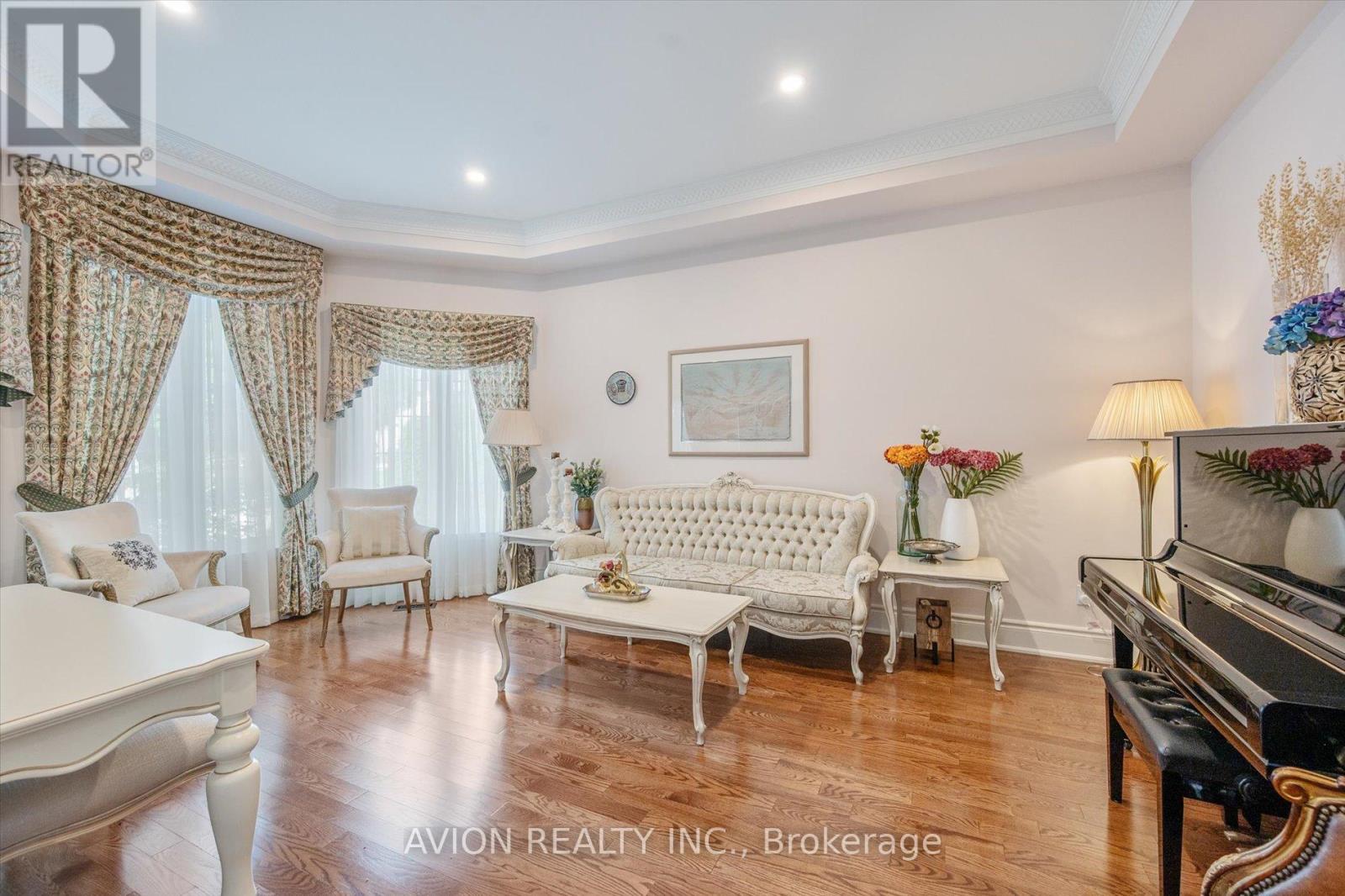 37 Frybrook Crescent, Richmond Hill (Bayview Hill), Ontario  L4B 4B9 - Photo 6 - N12388156