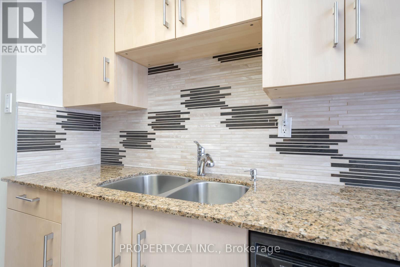 605 - 7460 Bathurst Street, Vaughan, Ontario  L4J 7K9 - Photo 13 - N12388195