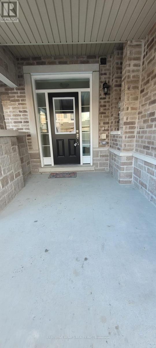 39 Montrose Boulevard, Bradford West Gwillimbury, Ontario  L3Z 4P3 - Photo 2 - N12388232