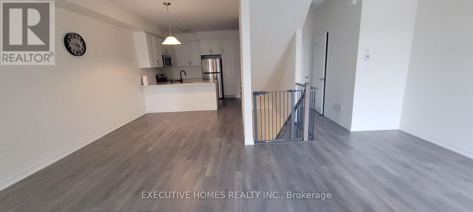39 Montrose Boulevard, Bradford West Gwillimbury, Ontario  L3Z 4P3 - Photo 4 - N12388232