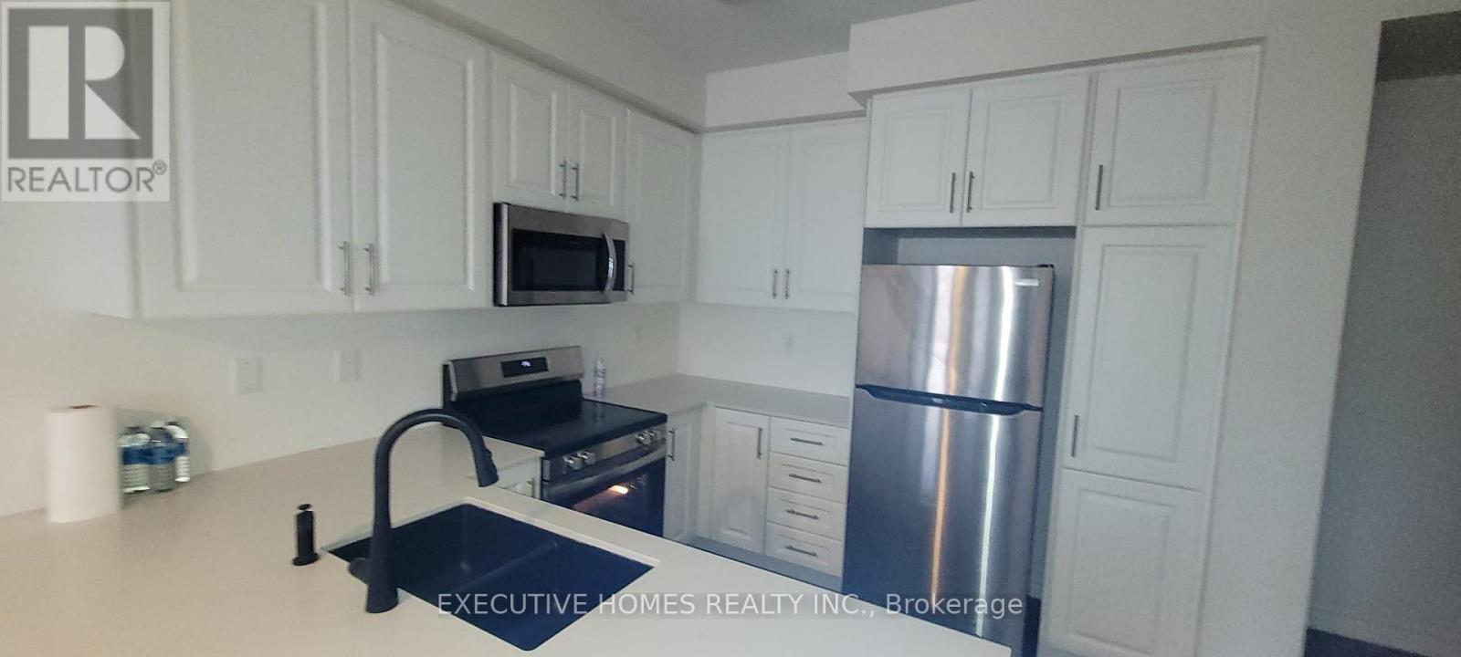 39 Montrose Boulevard, Bradford West Gwillimbury, Ontario  L3Z 4P3 - Photo 5 - N12388232