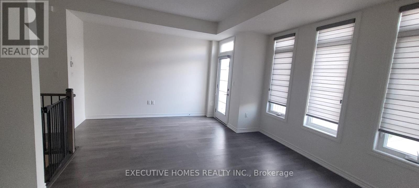 39 Montrose Boulevard, Bradford West Gwillimbury, Ontario  L3Z 4P3 - Photo 6 - N12388232