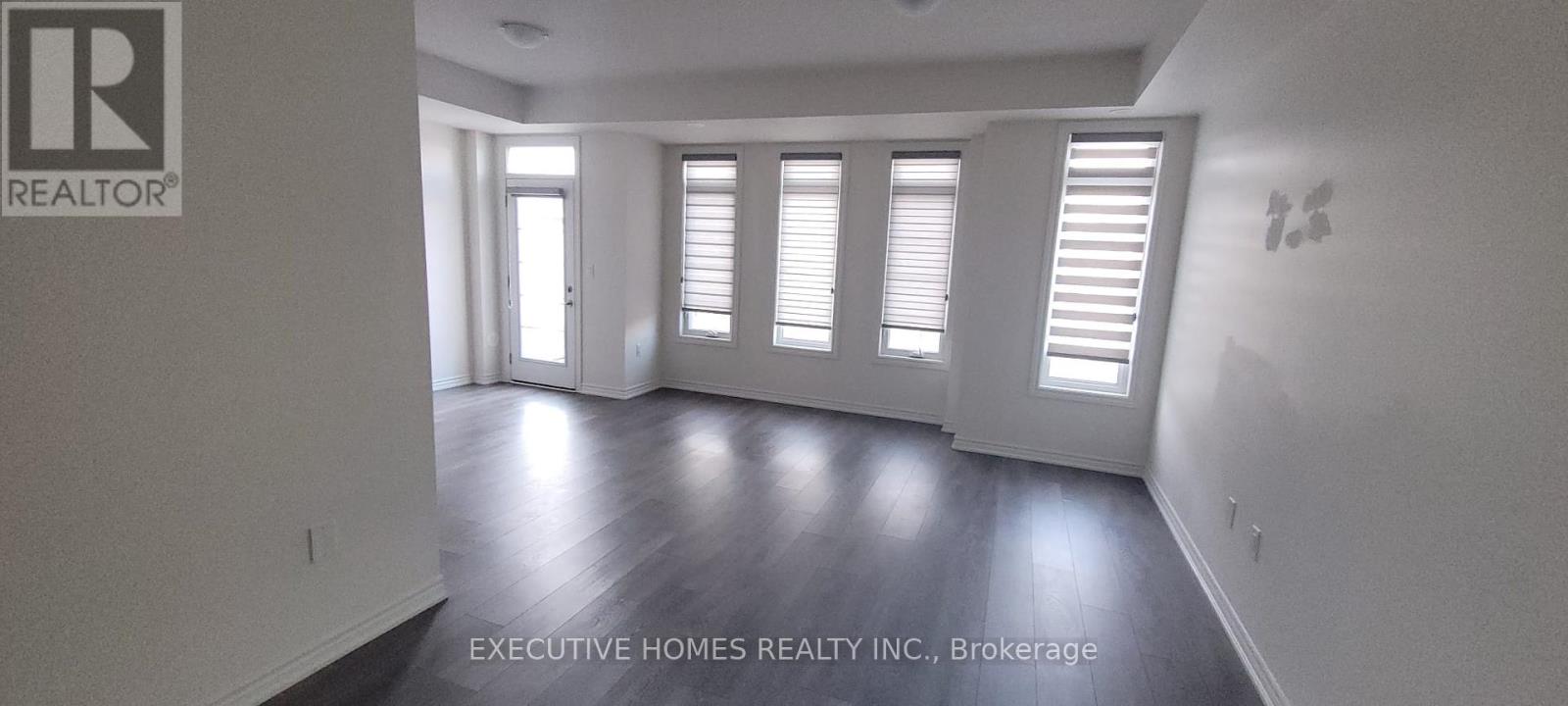 39 Montrose Boulevard, Bradford West Gwillimbury, Ontario  L3Z 4P3 - Photo 8 - N12388232