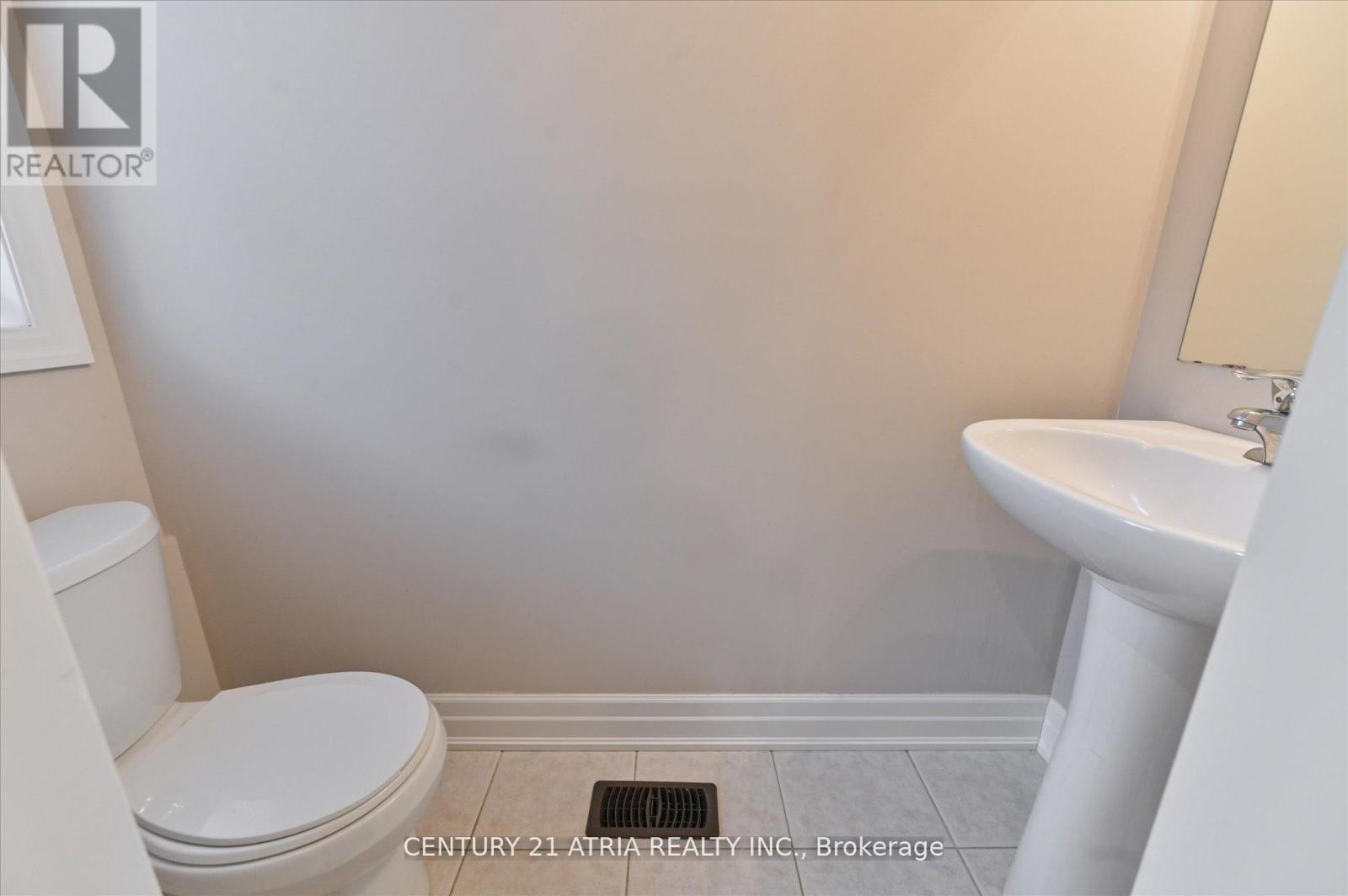 31 Fred Mason Street, Georgina, Ontario  L4P 0B2 - Photo 18 - N12388242