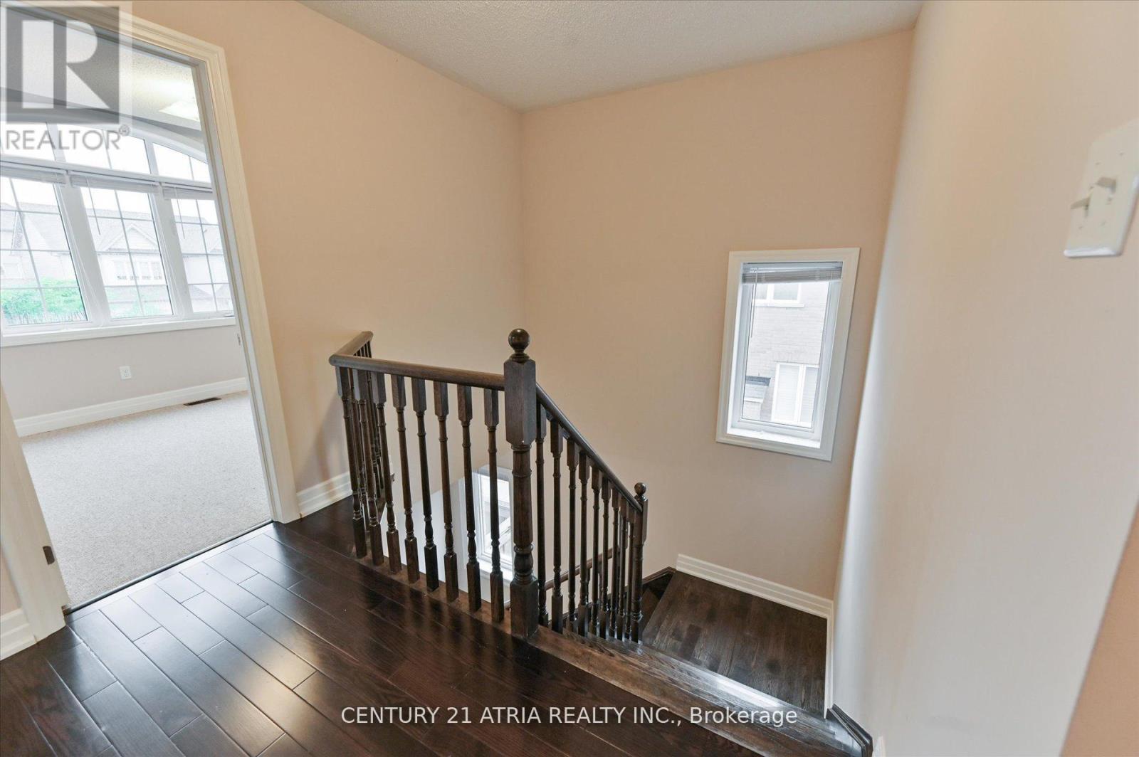 31 Fred Mason Street, Georgina, Ontario  L4P 0B2 - Photo 19 - N12388242