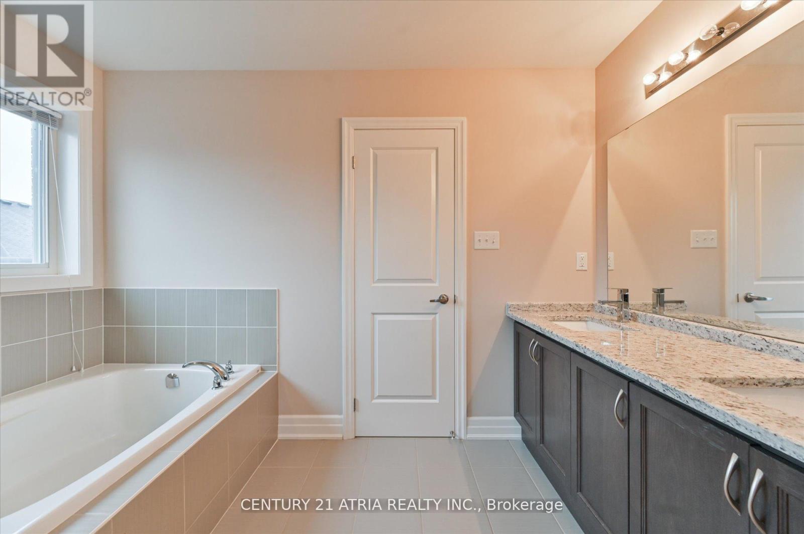 31 Fred Mason Street, Georgina, Ontario  L4P 0B2 - Photo 25 - N12388242