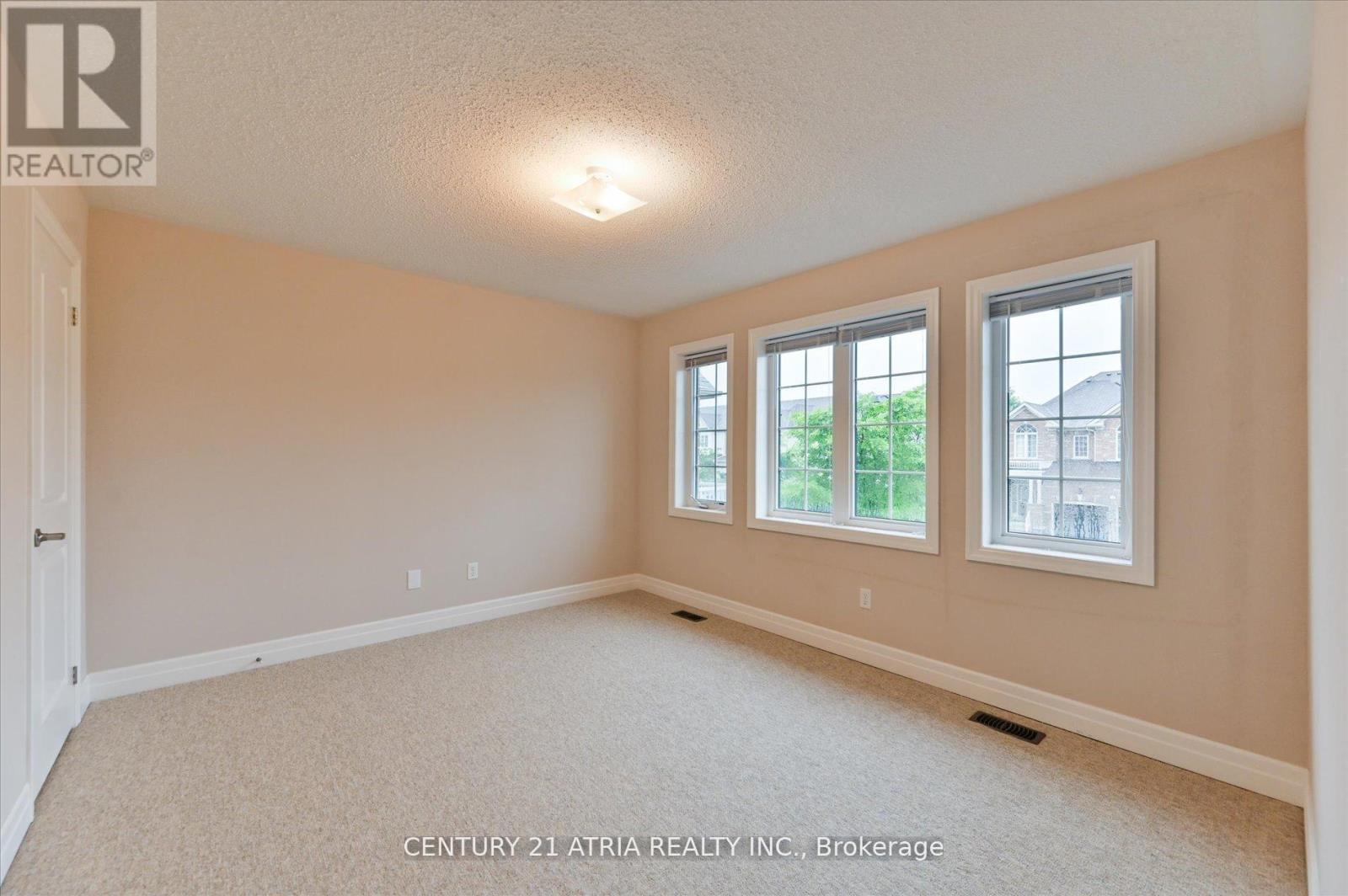 31 Fred Mason Street, Georgina, Ontario  L4P 0B2 - Photo 27 - N12388242