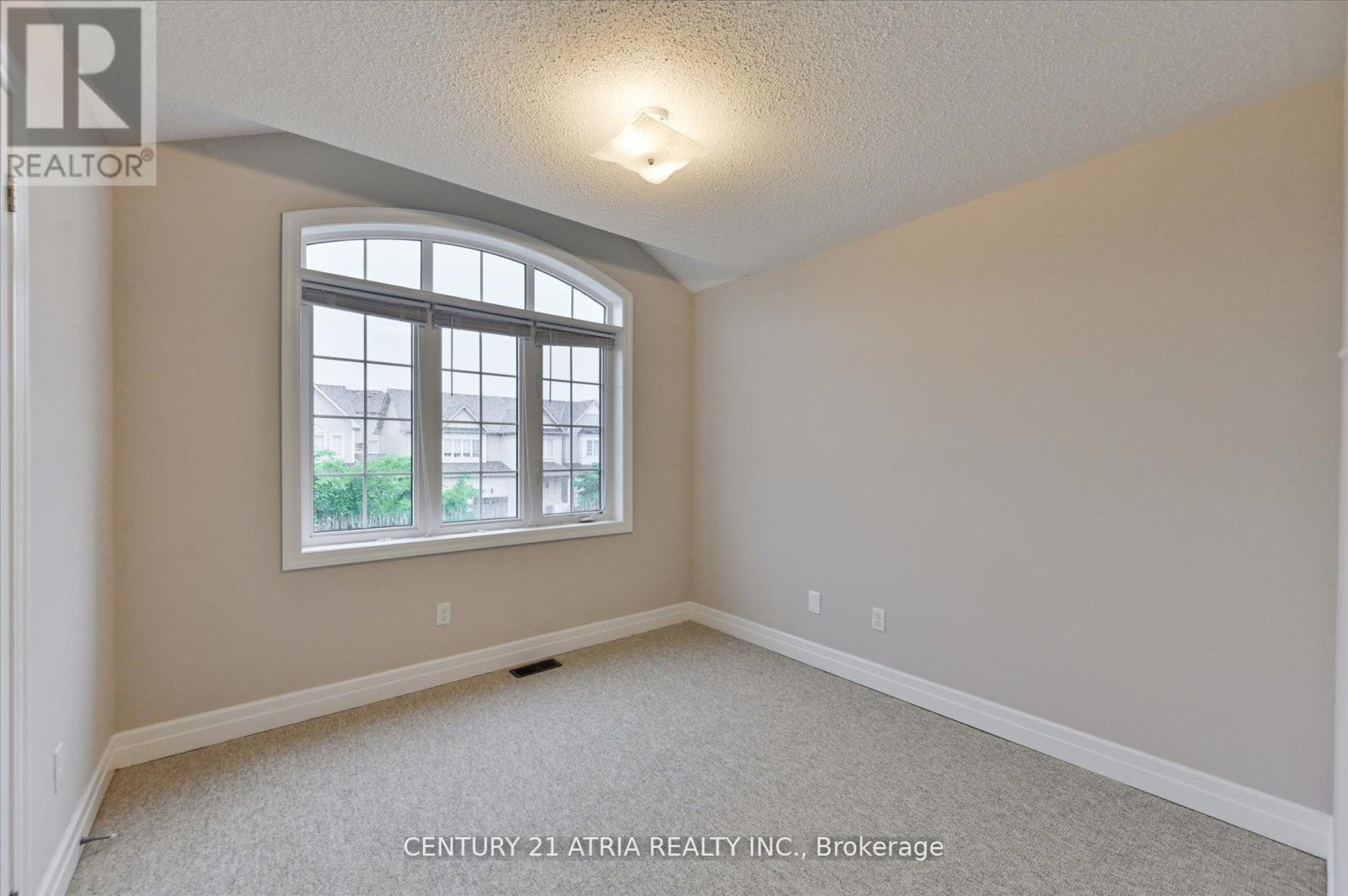 31 Fred Mason Street, Georgina, Ontario  L4P 0B2 - Photo 28 - N12388242