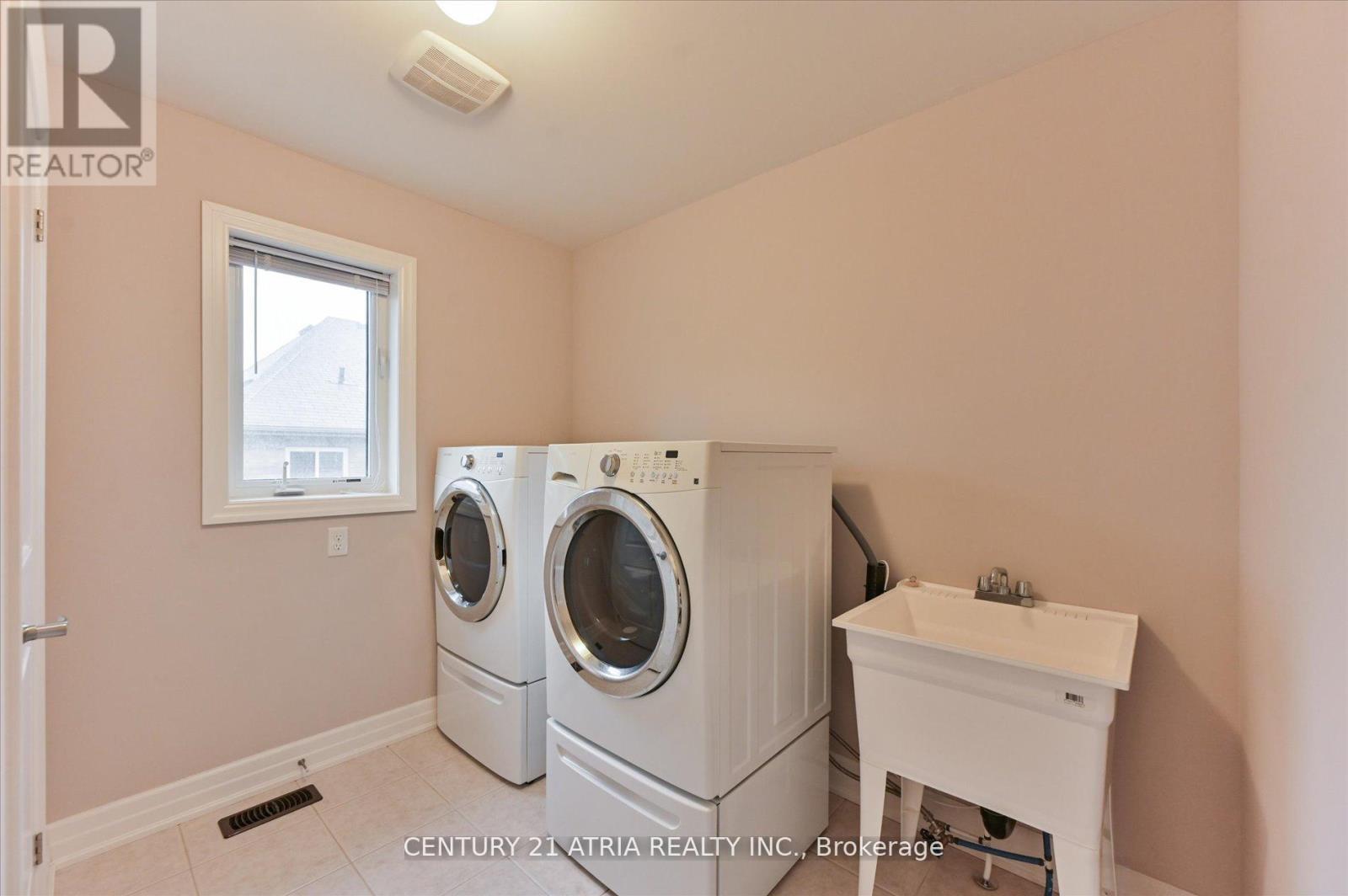 31 Fred Mason Street, Georgina, Ontario  L4P 0B2 - Photo 30 - N12388242