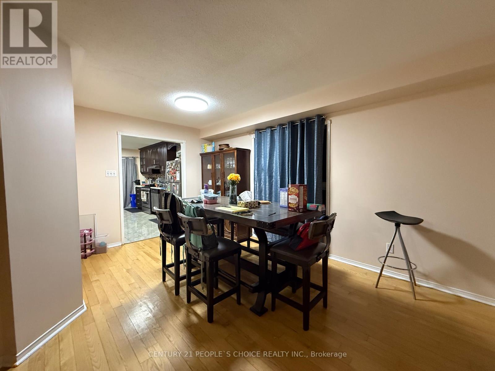 Upper - - 5689 Sidmouth Street, Mississauga, Ontario  L5V 2H1 - Photo 3 - W12382804
