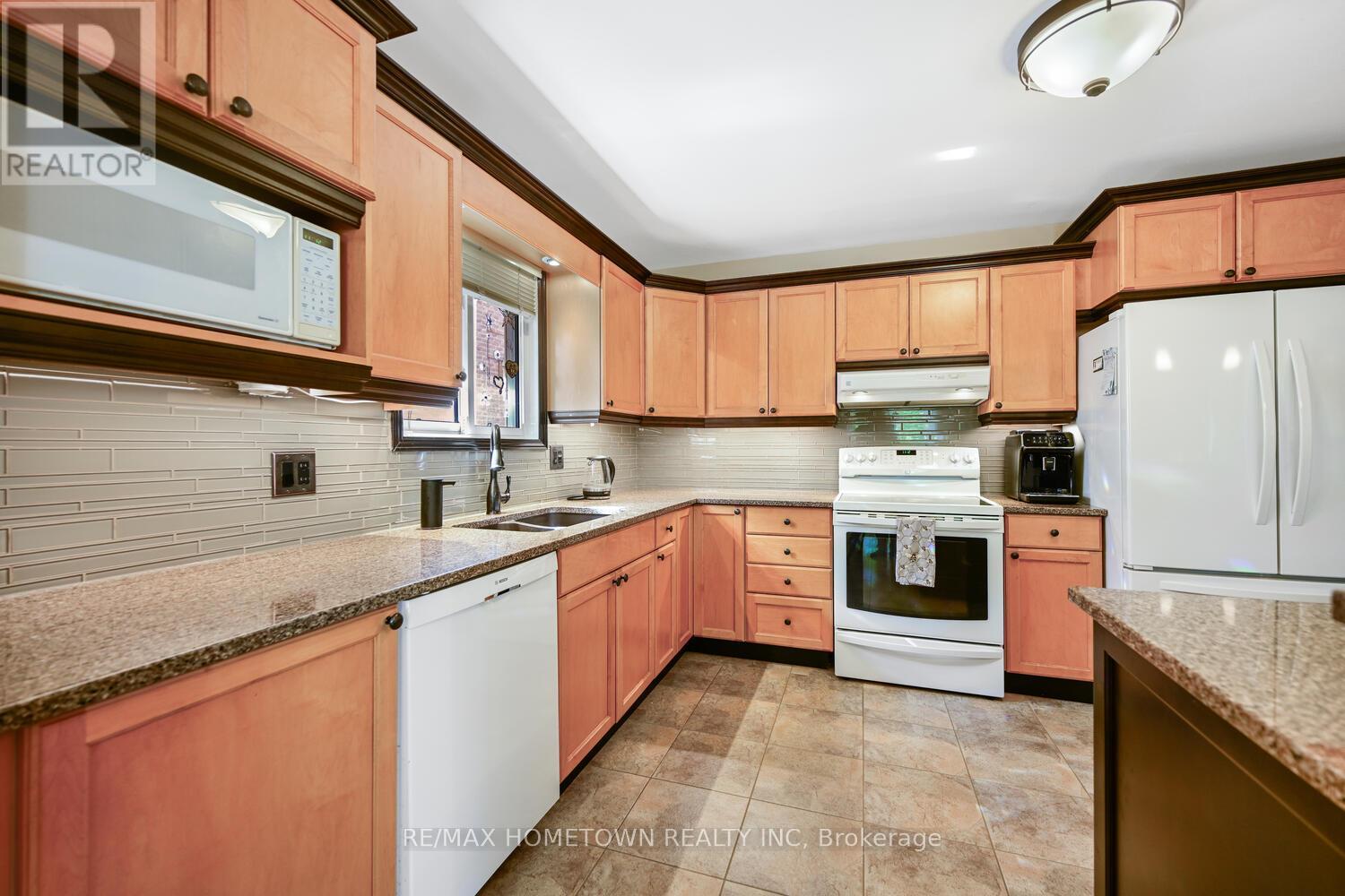 80 Cambridge Crescent, Brockville, Ontario  K6V 6L8 - Photo 11 - X12388402