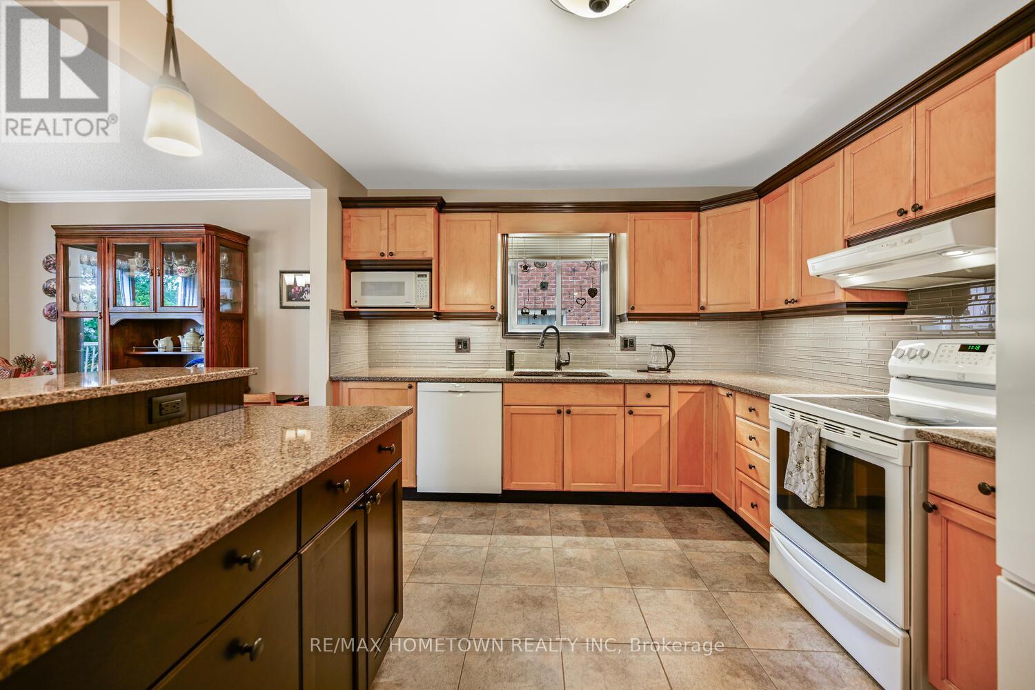 80 Cambridge Crescent, Brockville, Ontario  K6V 6L8 - Photo 13 - X12388402