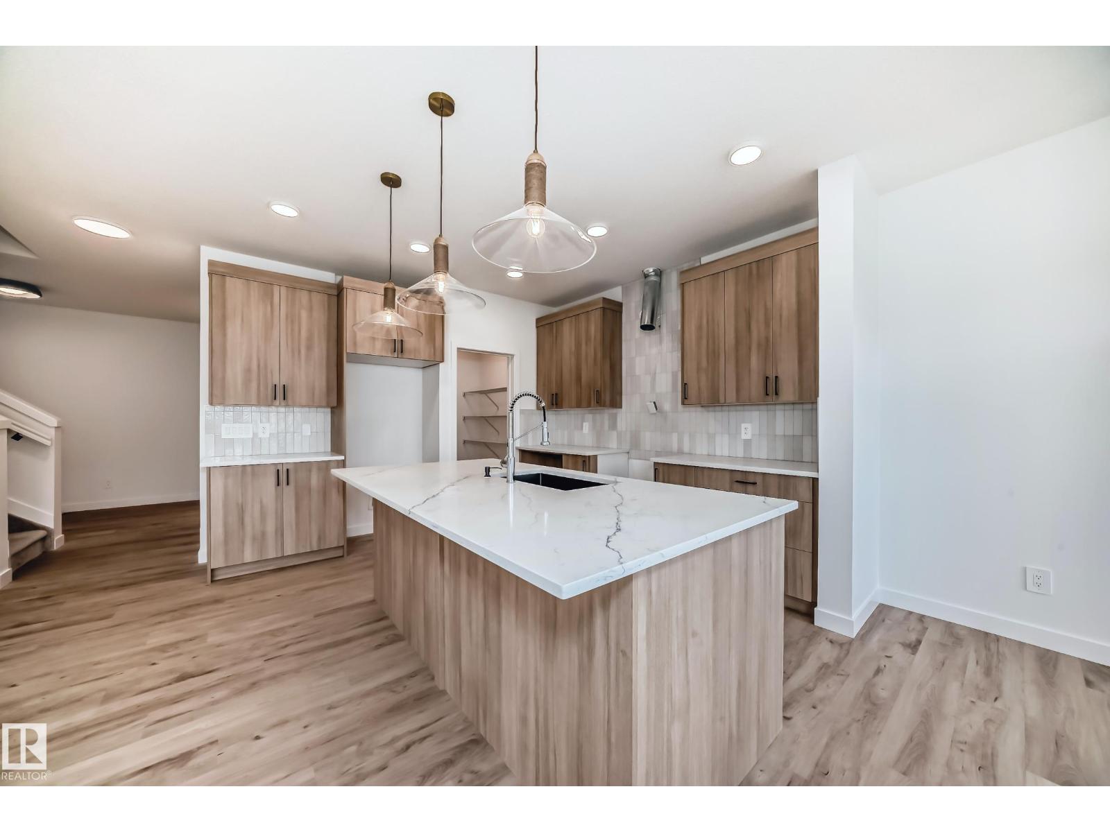 8217 Kiriak LO SW, Edmonton, Alberta