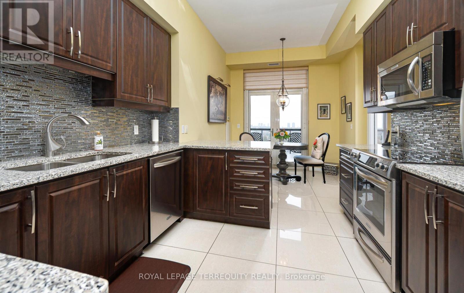 1302 - 1135 Royal York Road, Toronto, Ontario  M9A 0C3 - Photo 14 - W12388105