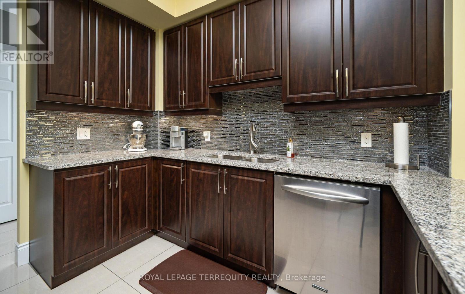 1302 - 1135 Royal York Road, Toronto, Ontario  M9A 0C3 - Photo 15 - W12388105
