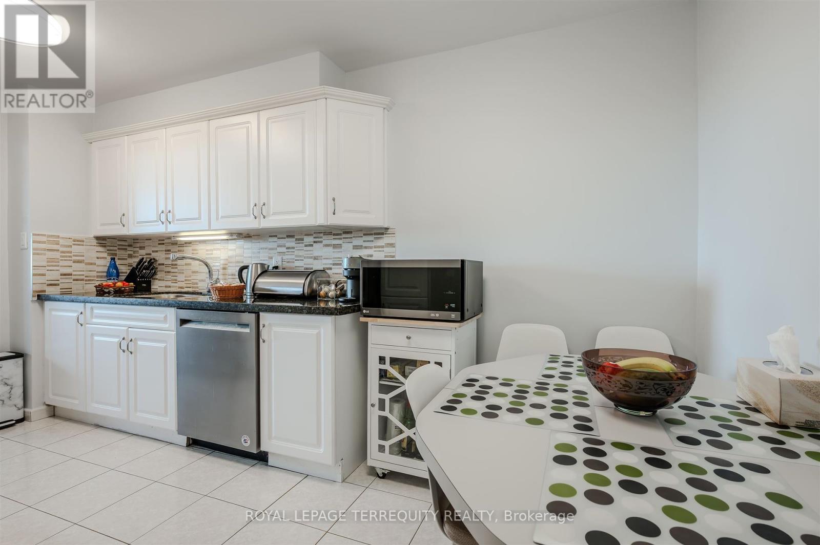 2201 - 155 Marlee Avenue, Toronto (Briar Hill-Belgravia), Ontario  M6B 4B5 - Photo 17 - W12388107