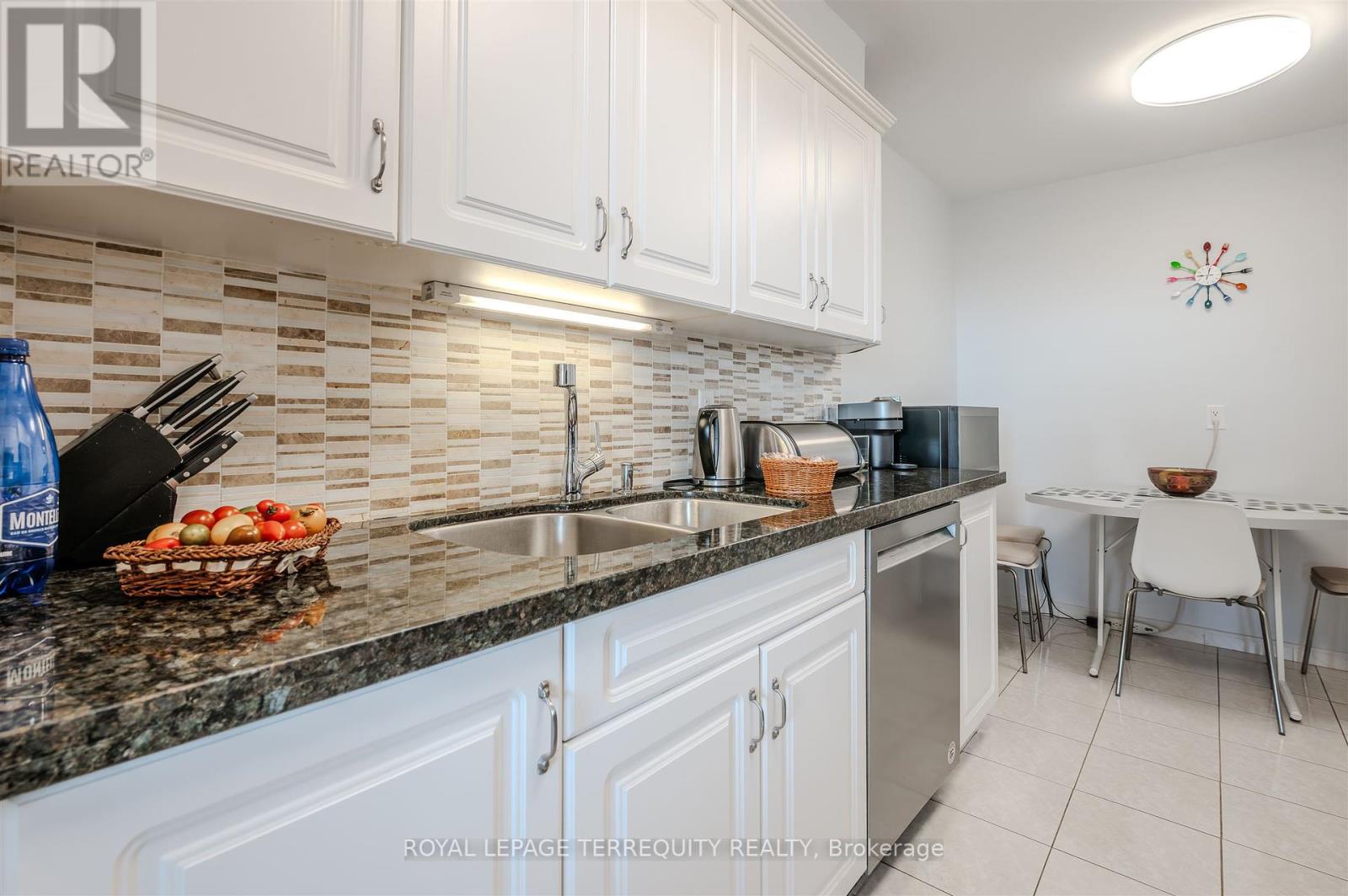 2201 - 155 Marlee Avenue, Toronto (Briar Hill-Belgravia), Ontario  M6B 4B5 - Photo 20 - W12388107