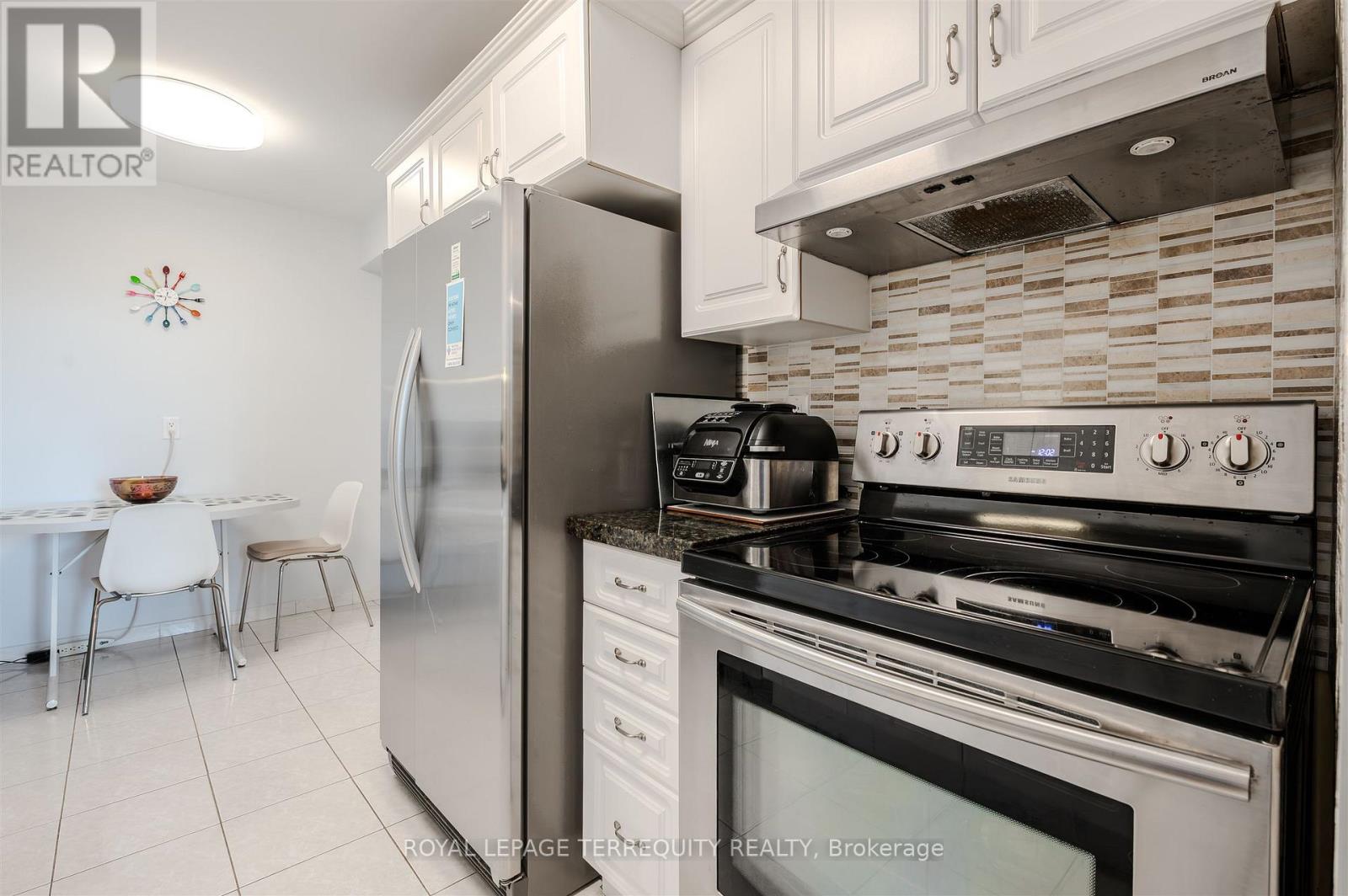 2201 - 155 Marlee Avenue, Toronto (Briar Hill-Belgravia), Ontario  M6B 4B5 - Photo 21 - W12388107