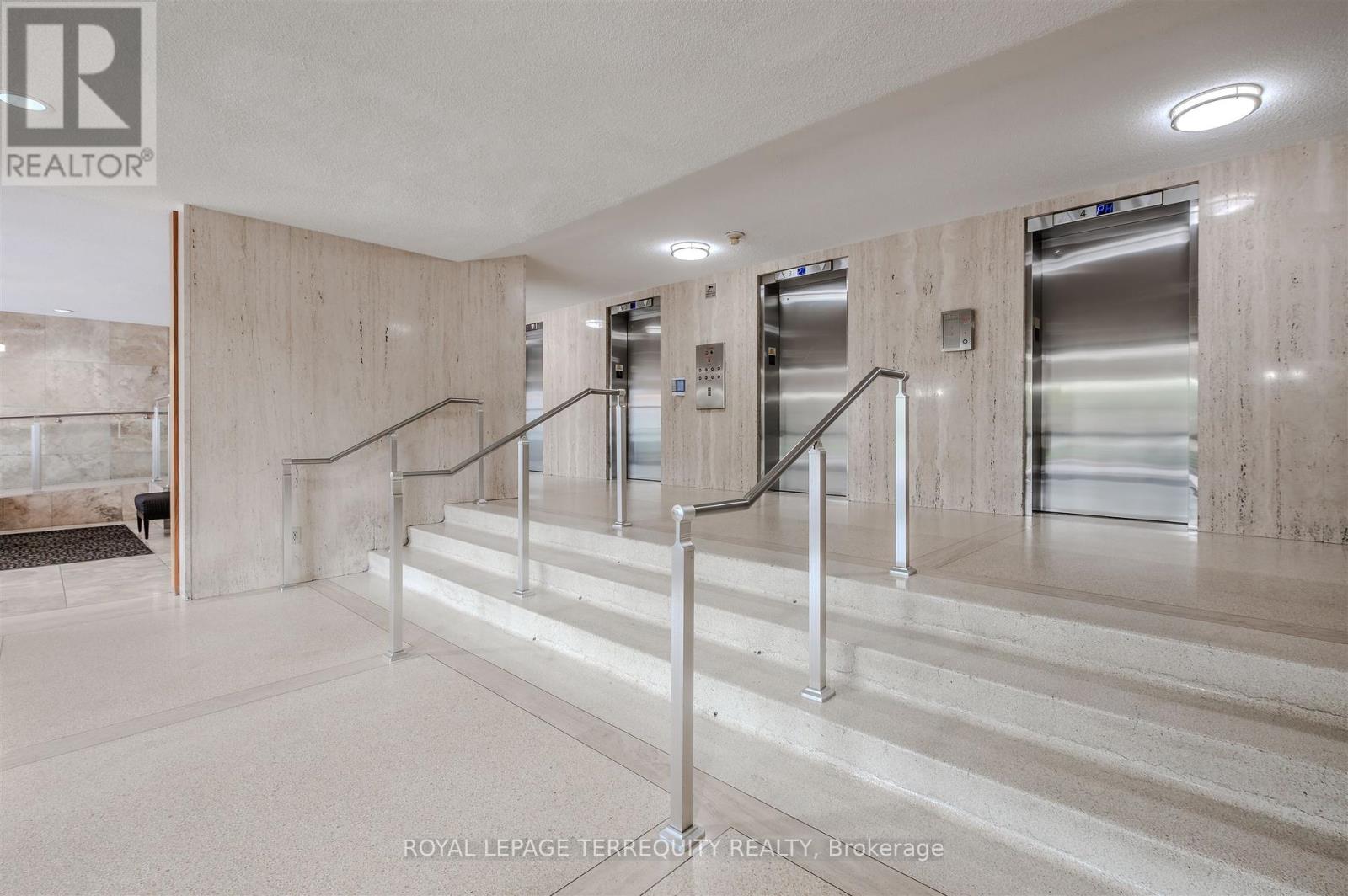 2201 - 155 Marlee Avenue, Toronto (Briar Hill-Belgravia), Ontario  M6B 4B5 - Photo 4 - W12388107