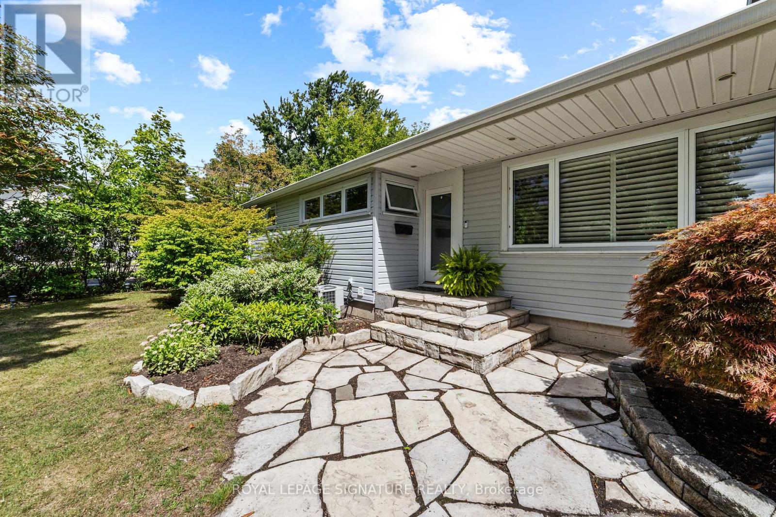 45 Crescent Road, Oakville (Co Central), Ontario  L6K 1W3 - Photo 3 - W12388110