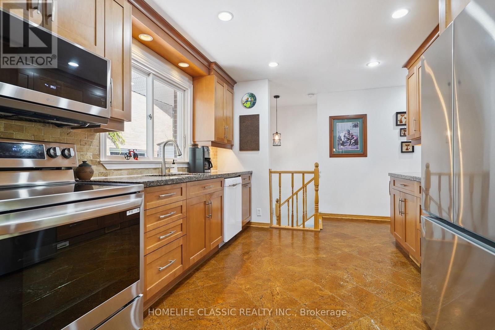 67 Beaver Bend Crescent, Toronto, Ontario  M9B 5R4 - Photo 16 - W12388186