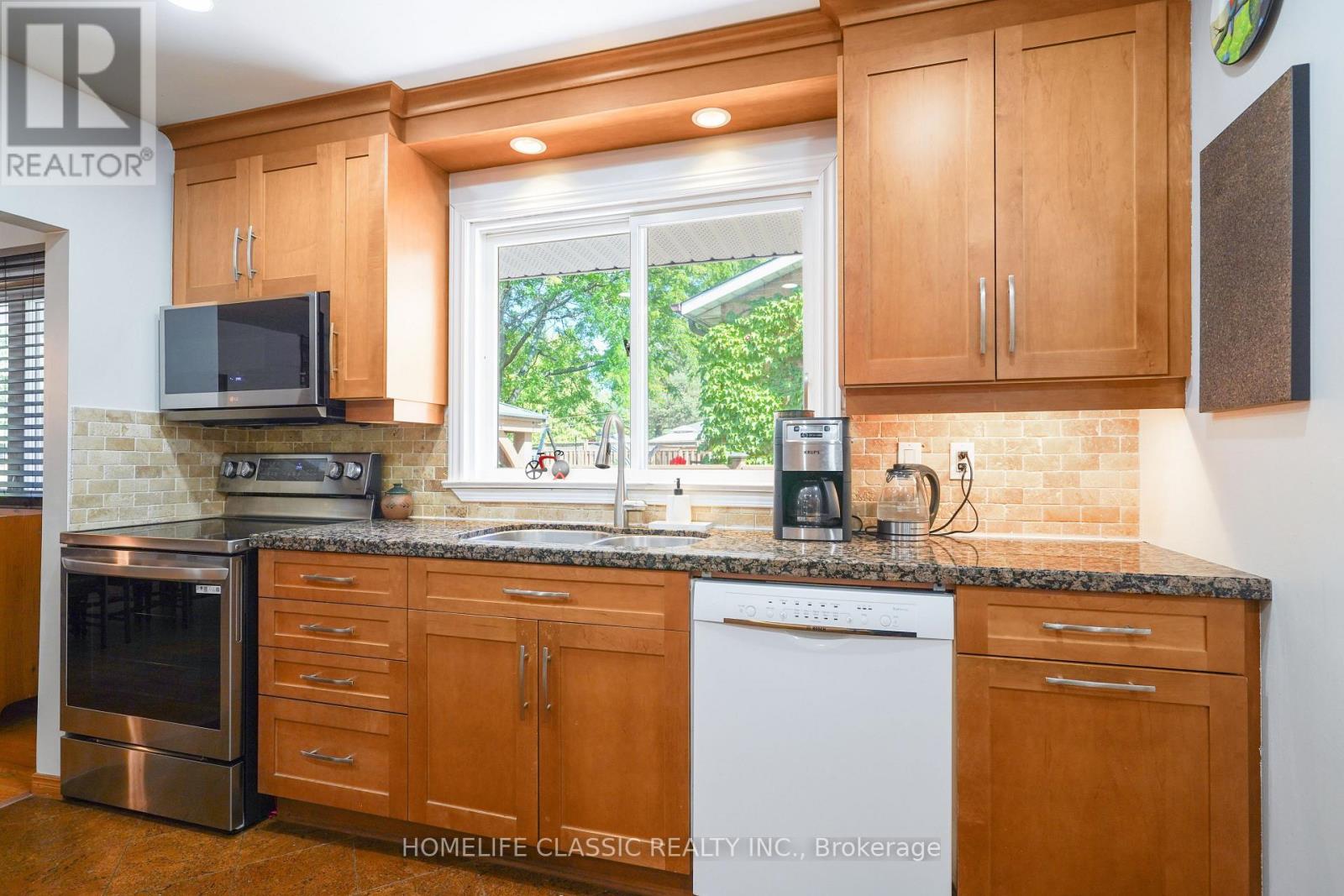 67 Beaver Bend Crescent, Toronto, Ontario  M9B 5R4 - Photo 20 - W12388186