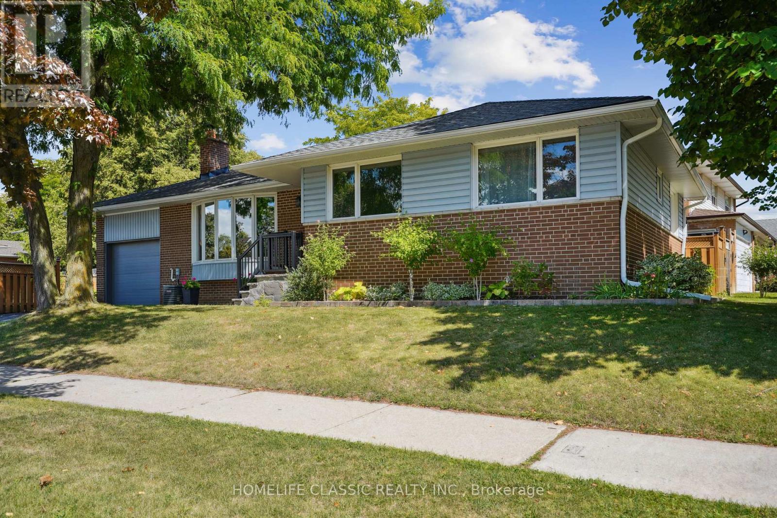67 Beaver Bend Crescent, Toronto, Ontario  M9B 5R4 - Photo 4 - W12388186