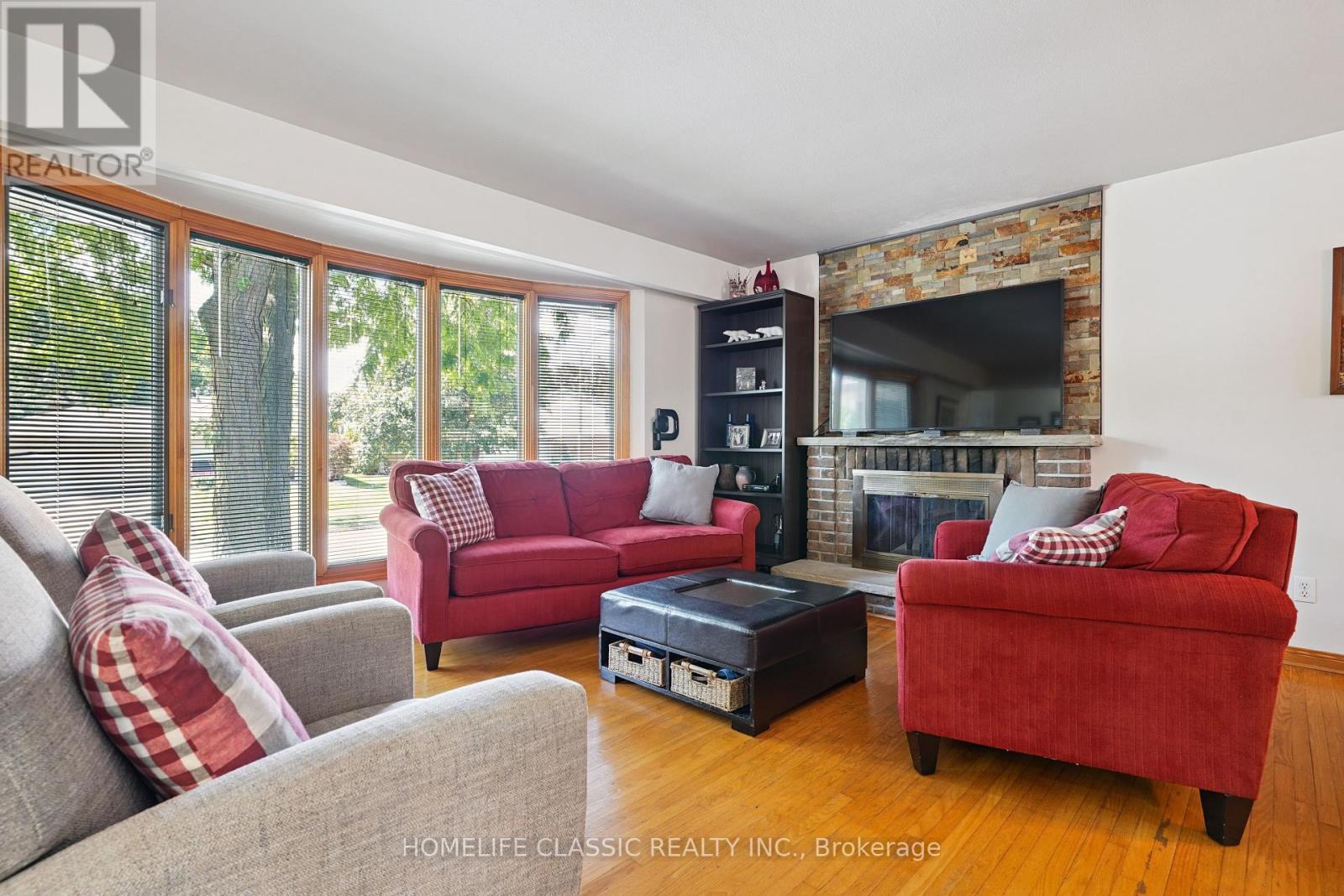 67 Beaver Bend Crescent, Toronto, Ontario  M9B 5R4 - Photo 7 - W12388186
