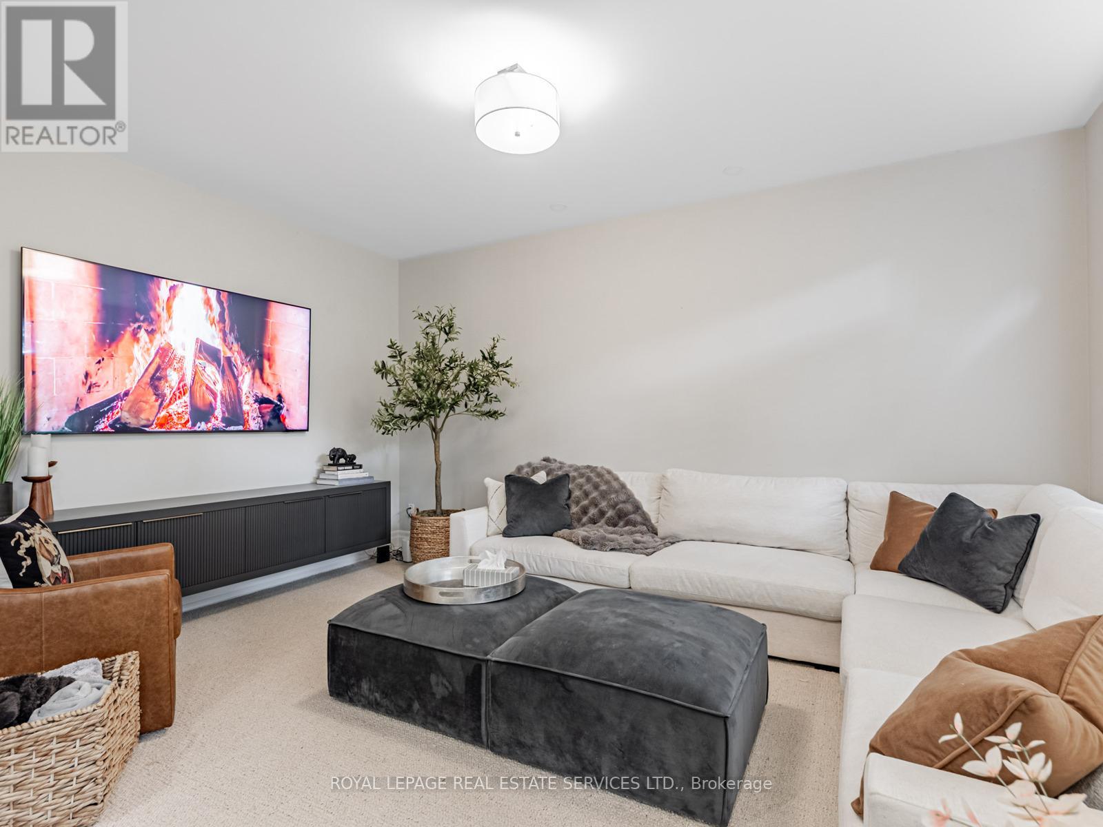 5 Reid Manor, Toronto, Ontario  M8Y 2H8 - Photo 16 - W12388209