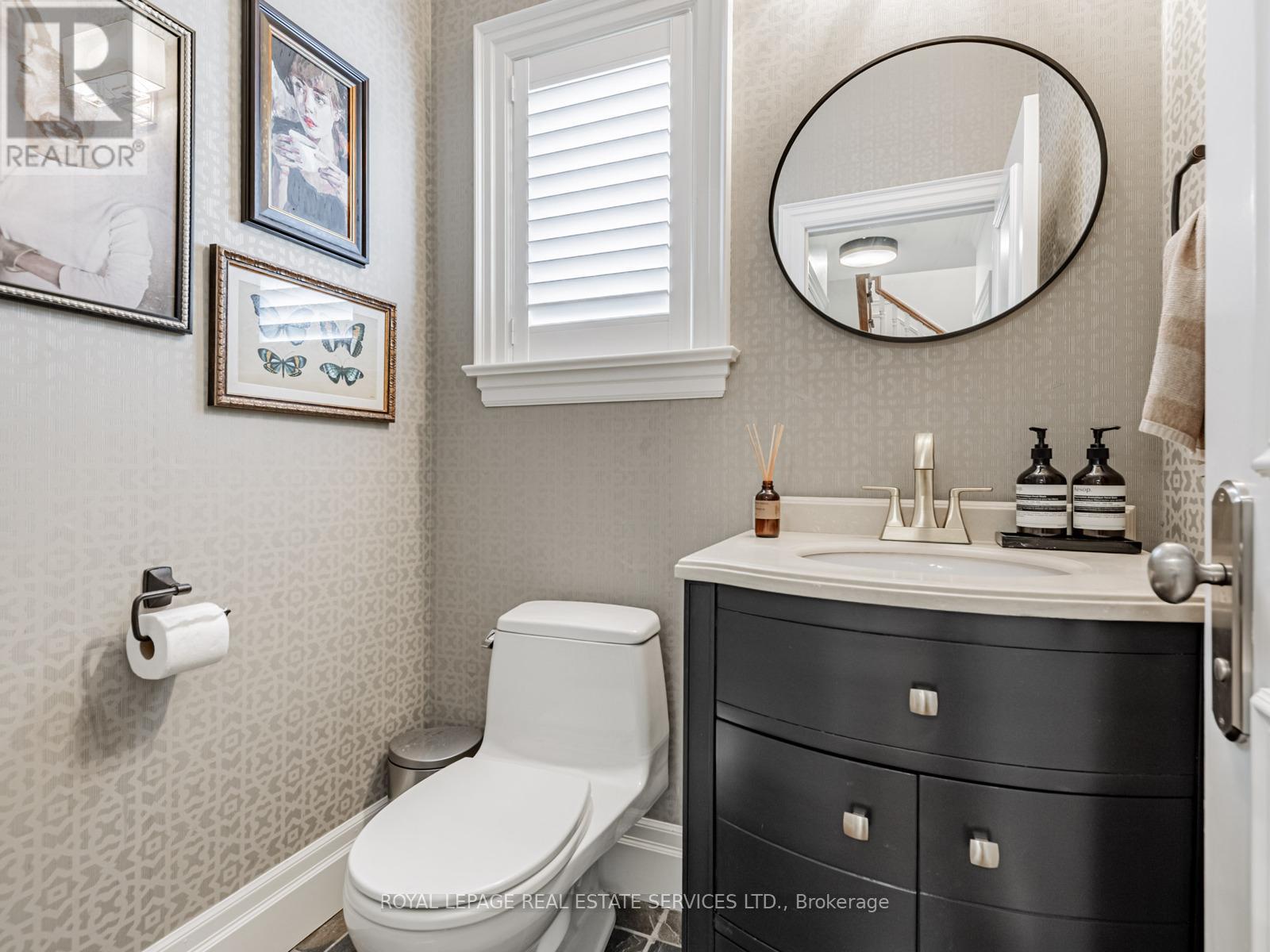 5 Reid Manor, Toronto, Ontario  M8Y 2H8 - Photo 18 - W12388209