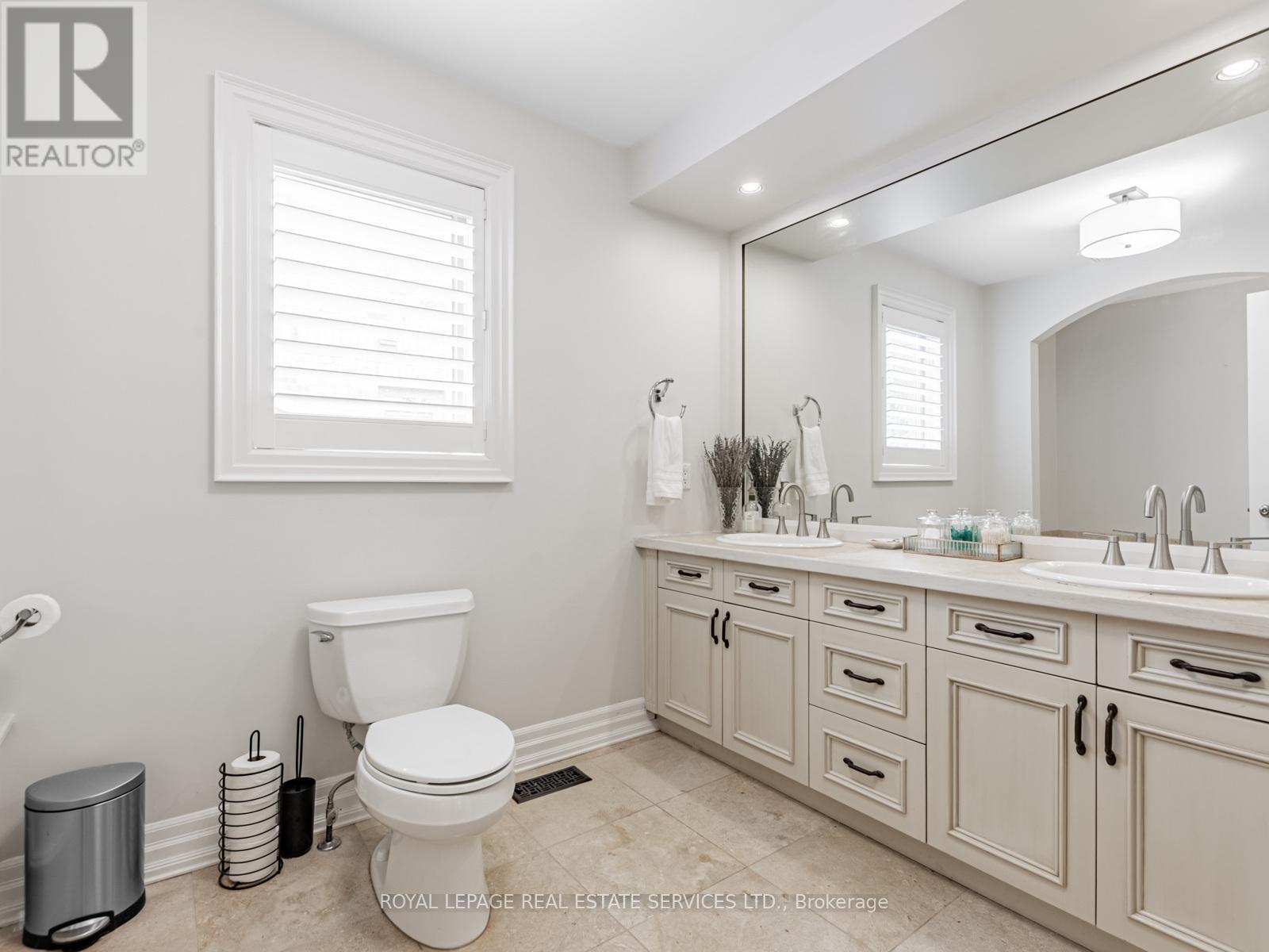 5 Reid Manor, Toronto, Ontario  M8Y 2H8 - Photo 24 - W12388209