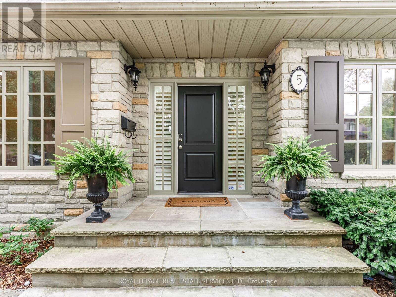 5 Reid Manor, Toronto, Ontario  M8Y 2H8 - Photo 3 - W12388209