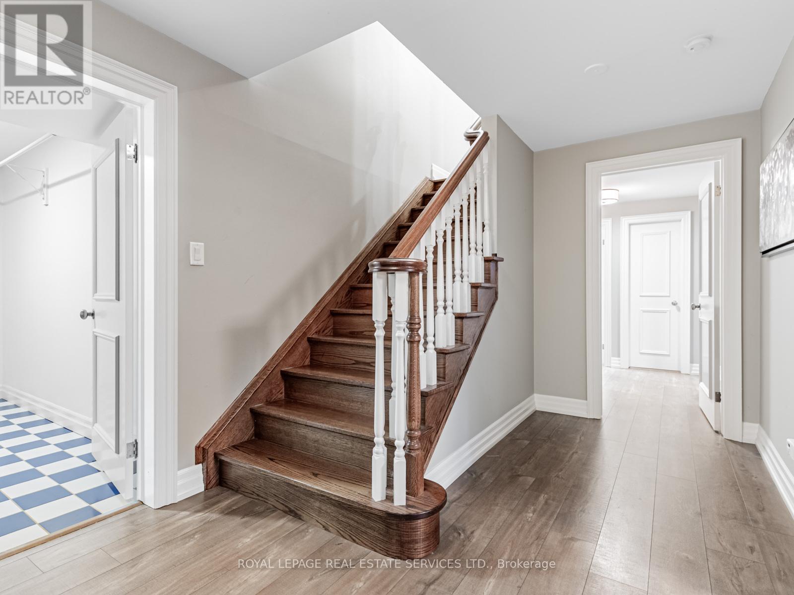 5 Reid Manor, Toronto, Ontario  M8Y 2H8 - Photo 33 - W12388209