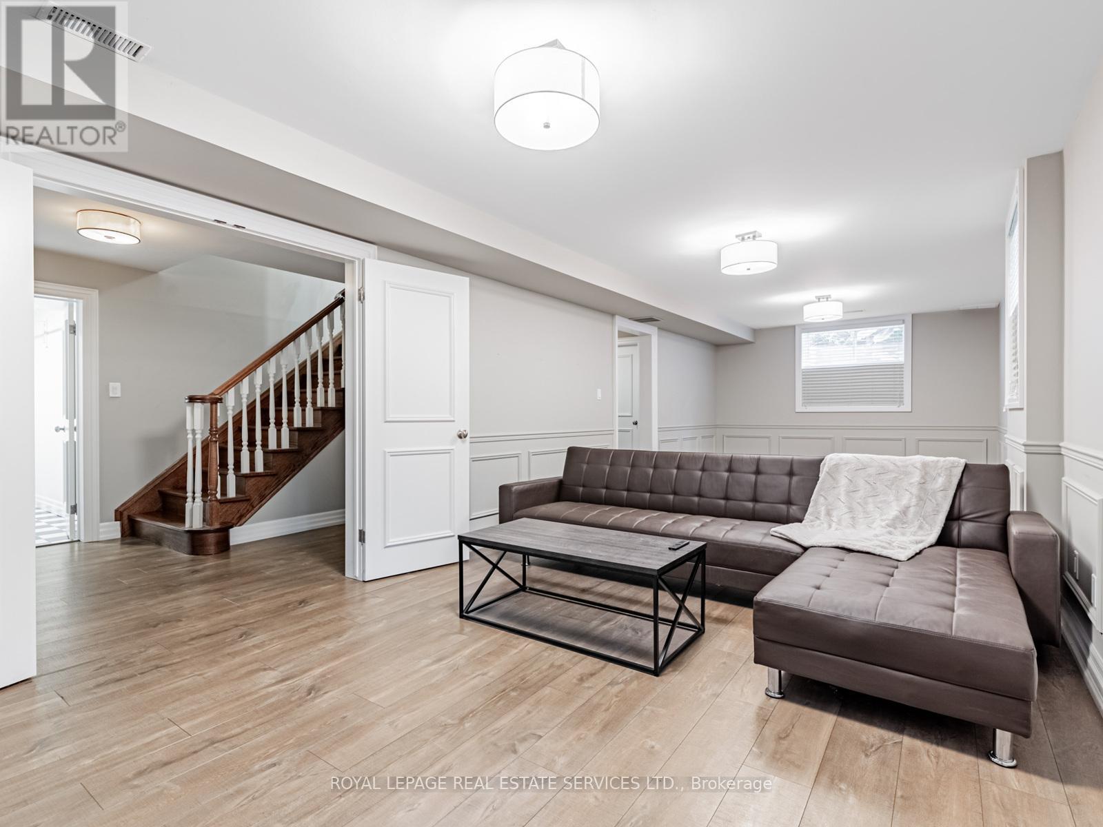5 Reid Manor, Toronto, Ontario  M8Y 2H8 - Photo 34 - W12388209